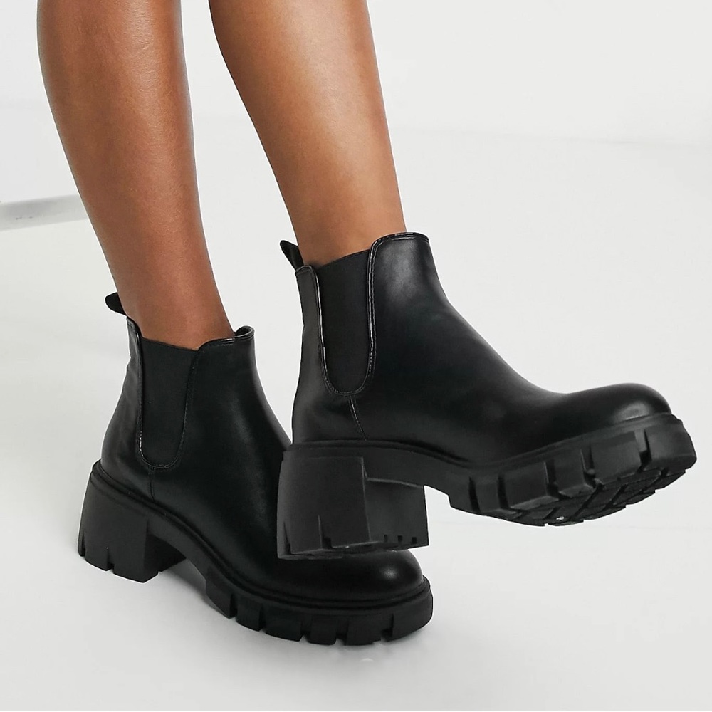 FINAL SALE-Steve Madden- Hadlee Chelsea lugged boots- size 10